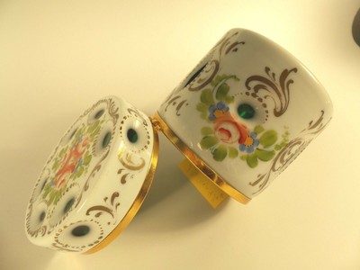 Bohemian White Cut to Green Hinged Box