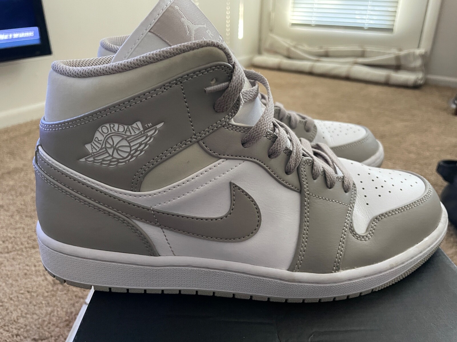 Mens Nike Air Jordan 1 Mid College Grey - 554724-082 Size 10