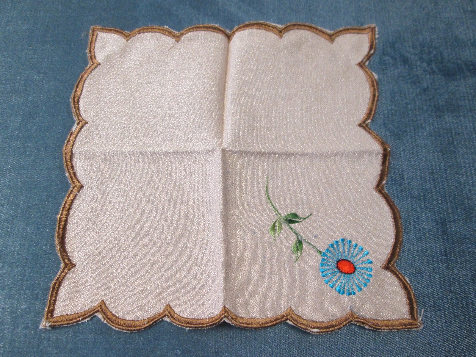 Embroidered 10 Cocktail Napkins Flowers Scalloped Edges 1970s Chic!!