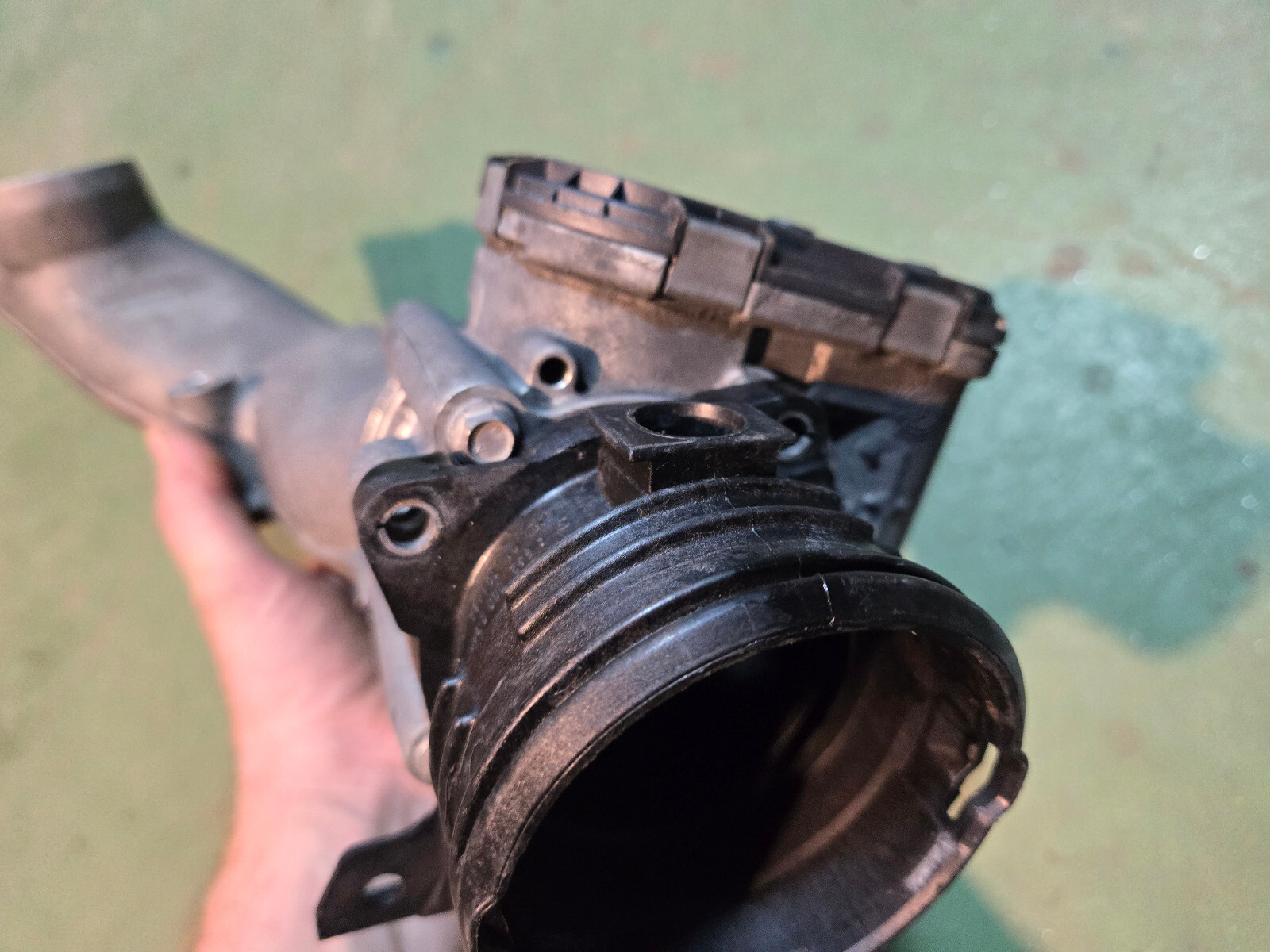 a6420983007 Mercedes-Benz OM642 intercharging air tube cross tube 10-18 Sprinter - Picture 4 of 11