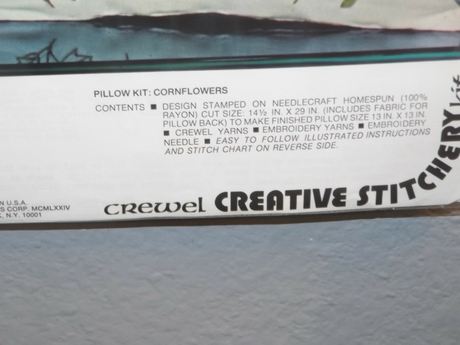 Vintage Creative Stitchery BLUE CORNFLOWERS & WHITE DAISY'S Crewel Pillow Kit