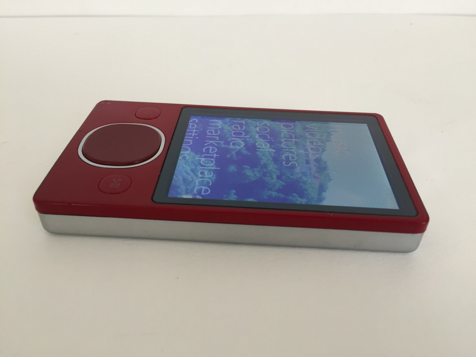 Microsoft Zune 3rd Gen Red 120GB Digital Media Player (M: 1376) Fully Functional