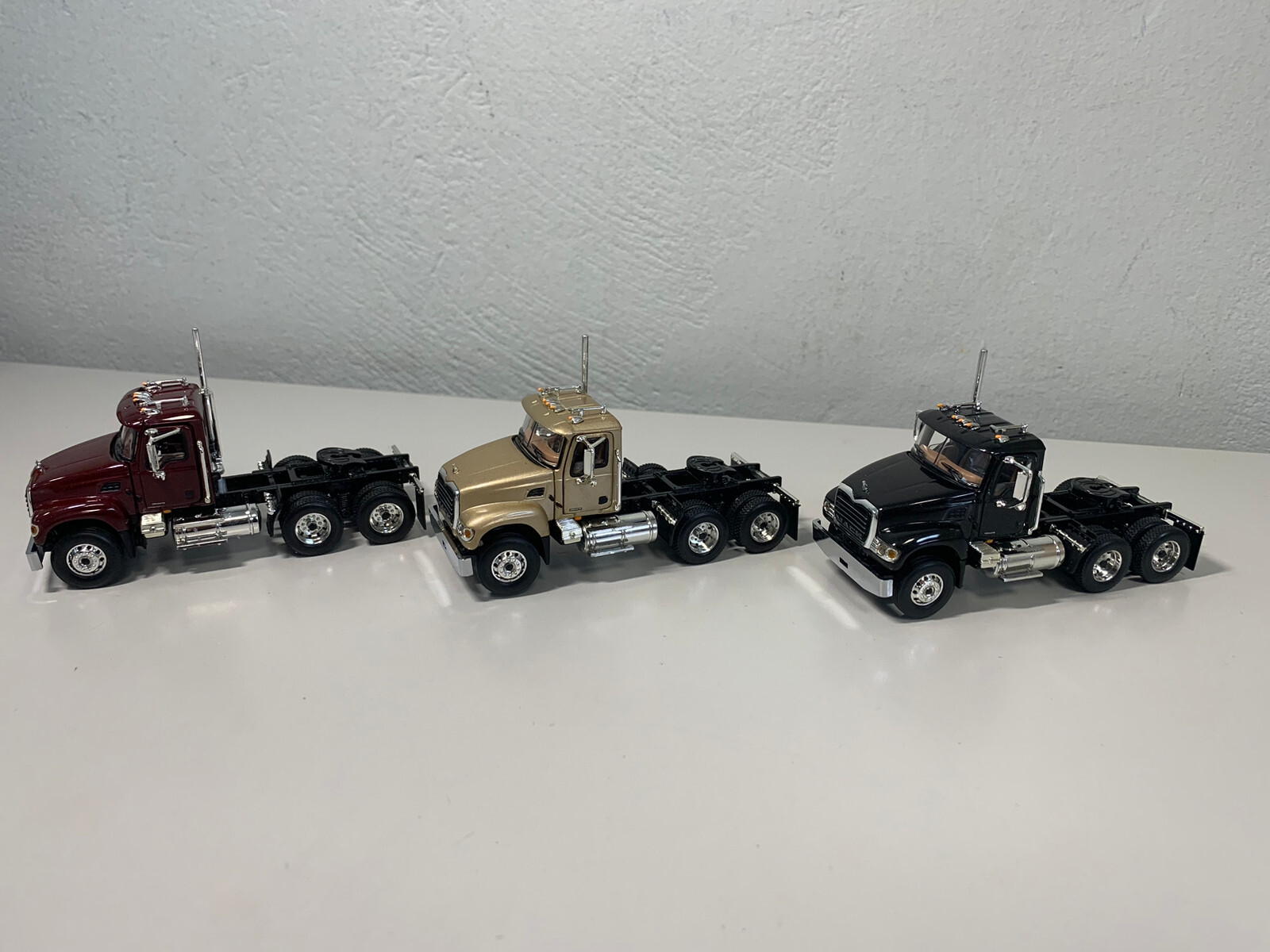 ミニカー 1st gear MACK GRANITE WITH 28 TRAIT RARE FIRST GEAR 1:64 MACK GRANITE TRIO PIGGY BACK SET FG-60