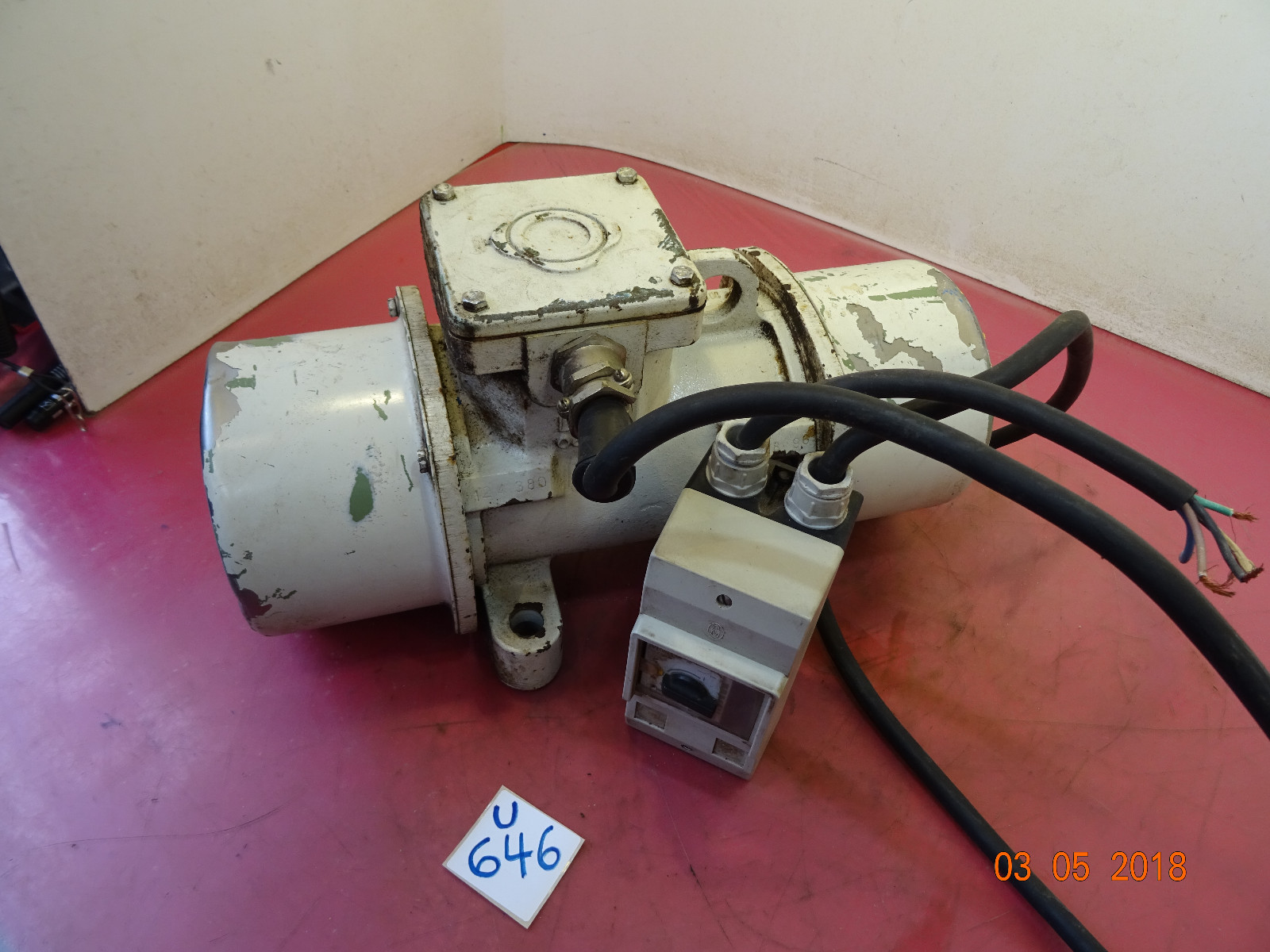 Großer Vibrationsmotor 12V Unwuchtmotor Rüttelmotor