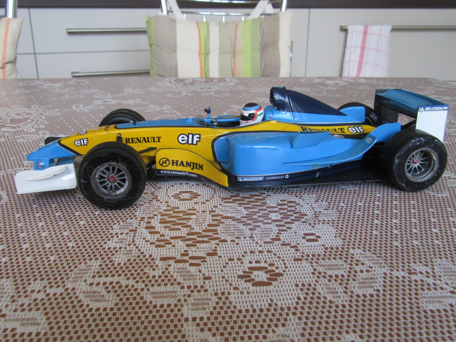 566X Hot Wheels B7019 Renault R23 #7 F1 Jarno Trulli 2003