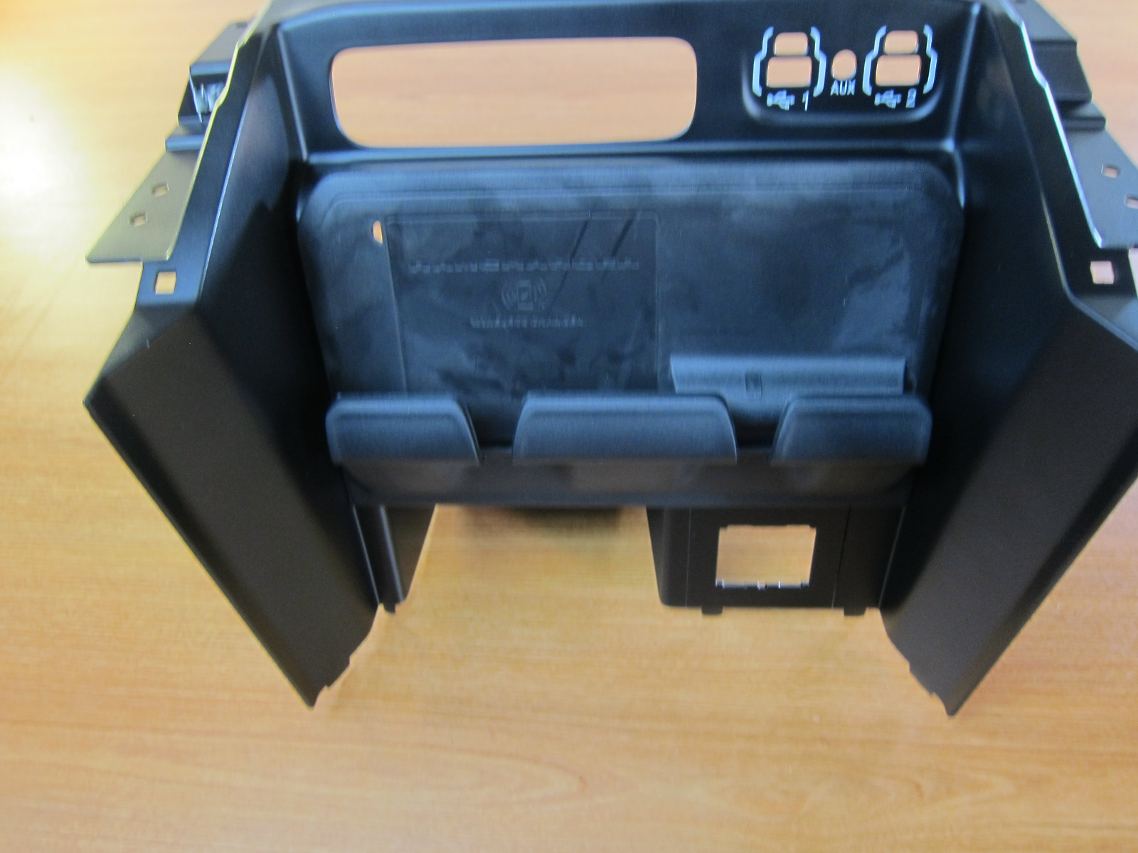 20192021 Dodge Ram 1500 DT RAMCHARGER Wireless Charging Pad Station