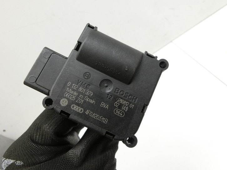 Audi Q7 4L 09-15 Luftklappenstellmotor Stellmotor Pos.1 Audi Q7 4L 09-15 22.10.2012 0132801379 4F0820511B gebraucht Vorschau 4