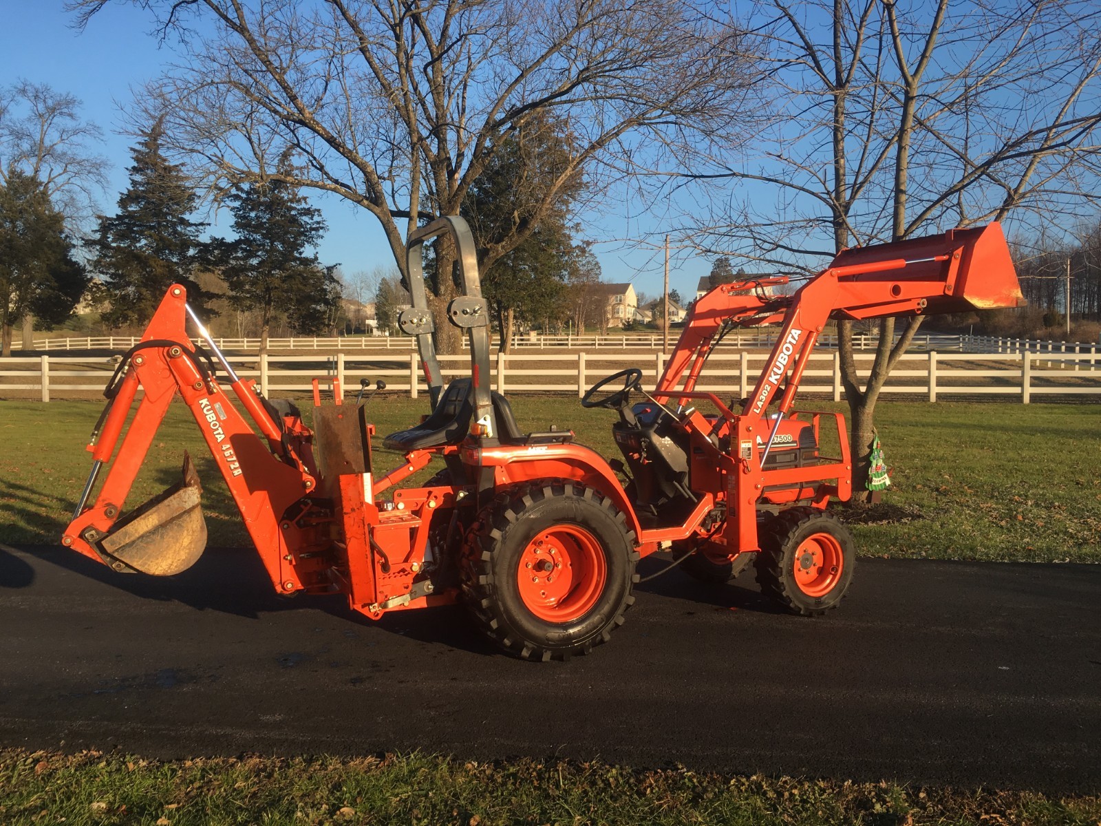 Kubota B7500 Diesel Tractor, 21HP, 4x4, Hydro, PS, Loader & Kubota Backhoe