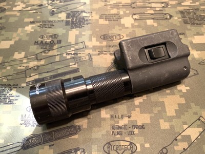 Surefire 633R WeaponLight Beretta 92/M9 (non-rail) Old Gen Surefire 633R WeaponLight Beretta 92/M9 (non-rail) Old Gen