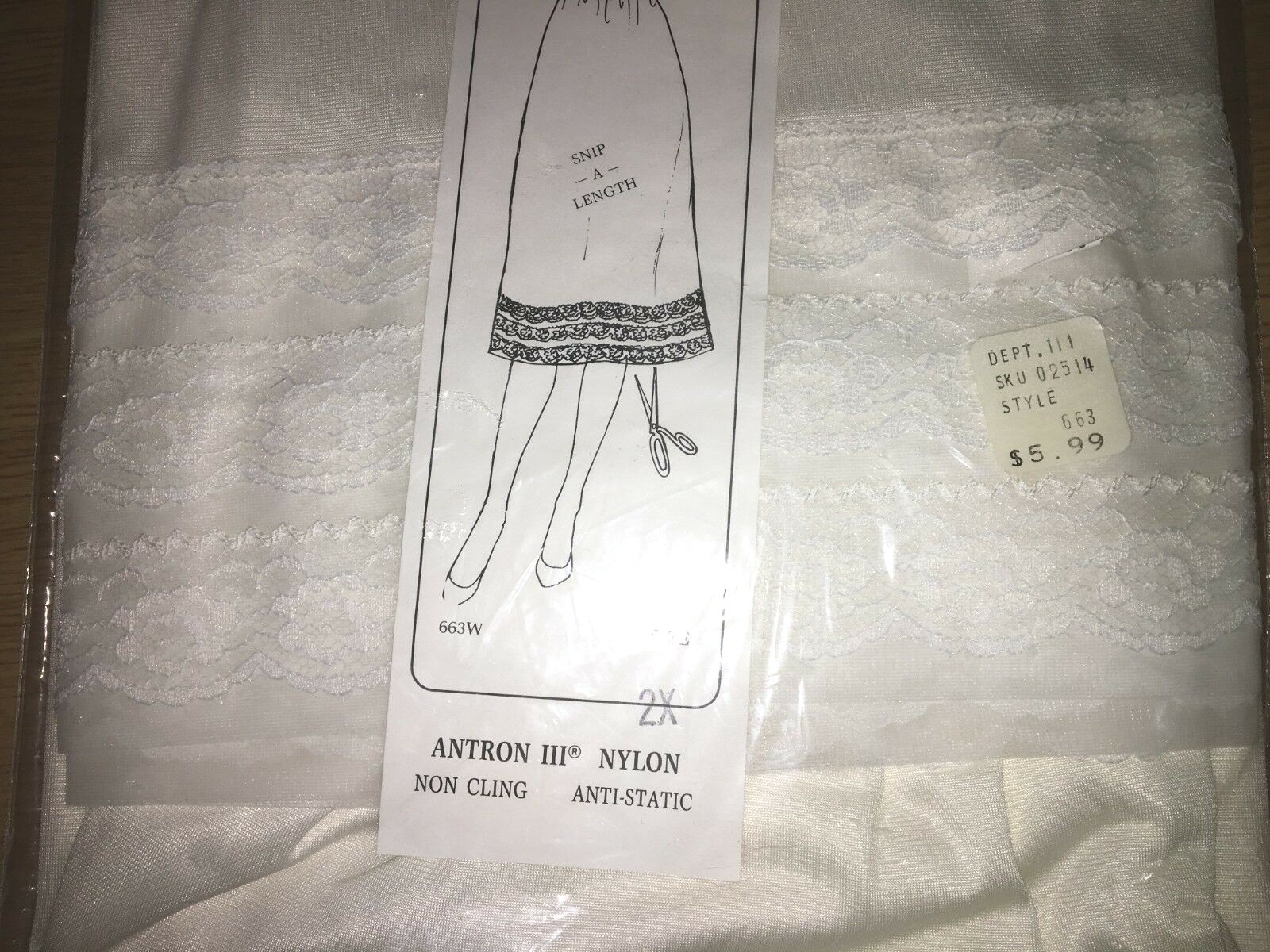 VINTAGE WHITE NYLON HALF SLIP LACE TRIM SIZE 2X NEW