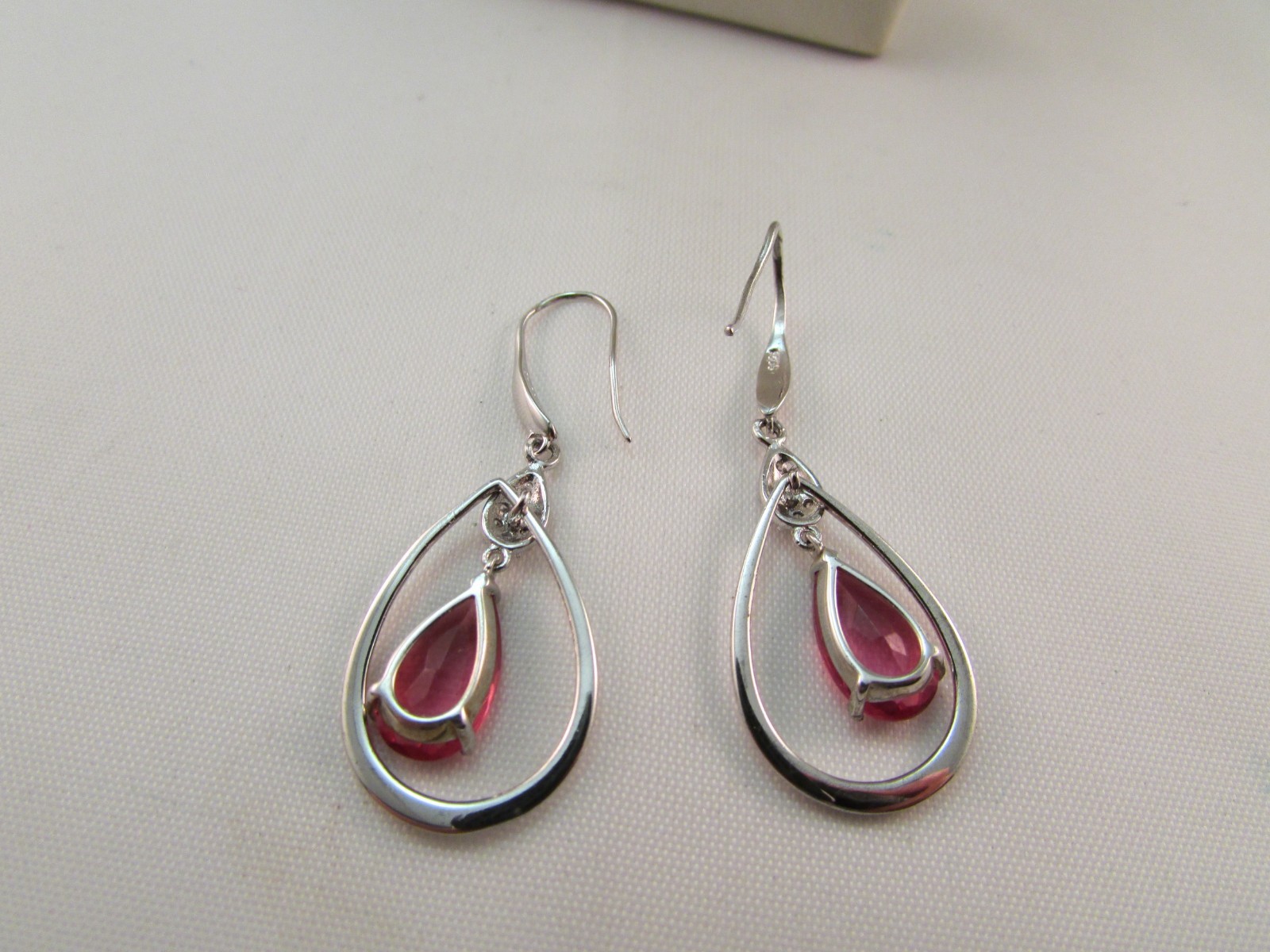 NEW 925 Sterling Silver Chain Necklace Floating Pink Sapphire Pendant & Earrings