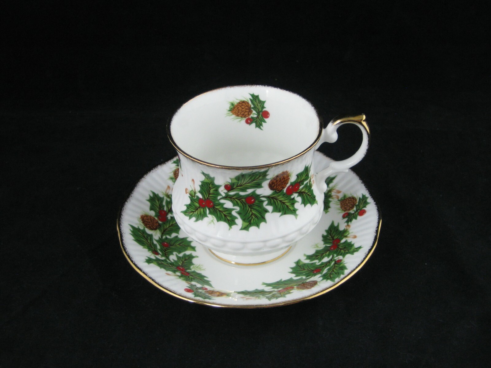 Rosina Qeens Bone China TEA CUP & SAUCER - YULETIDE - Made in England Eros