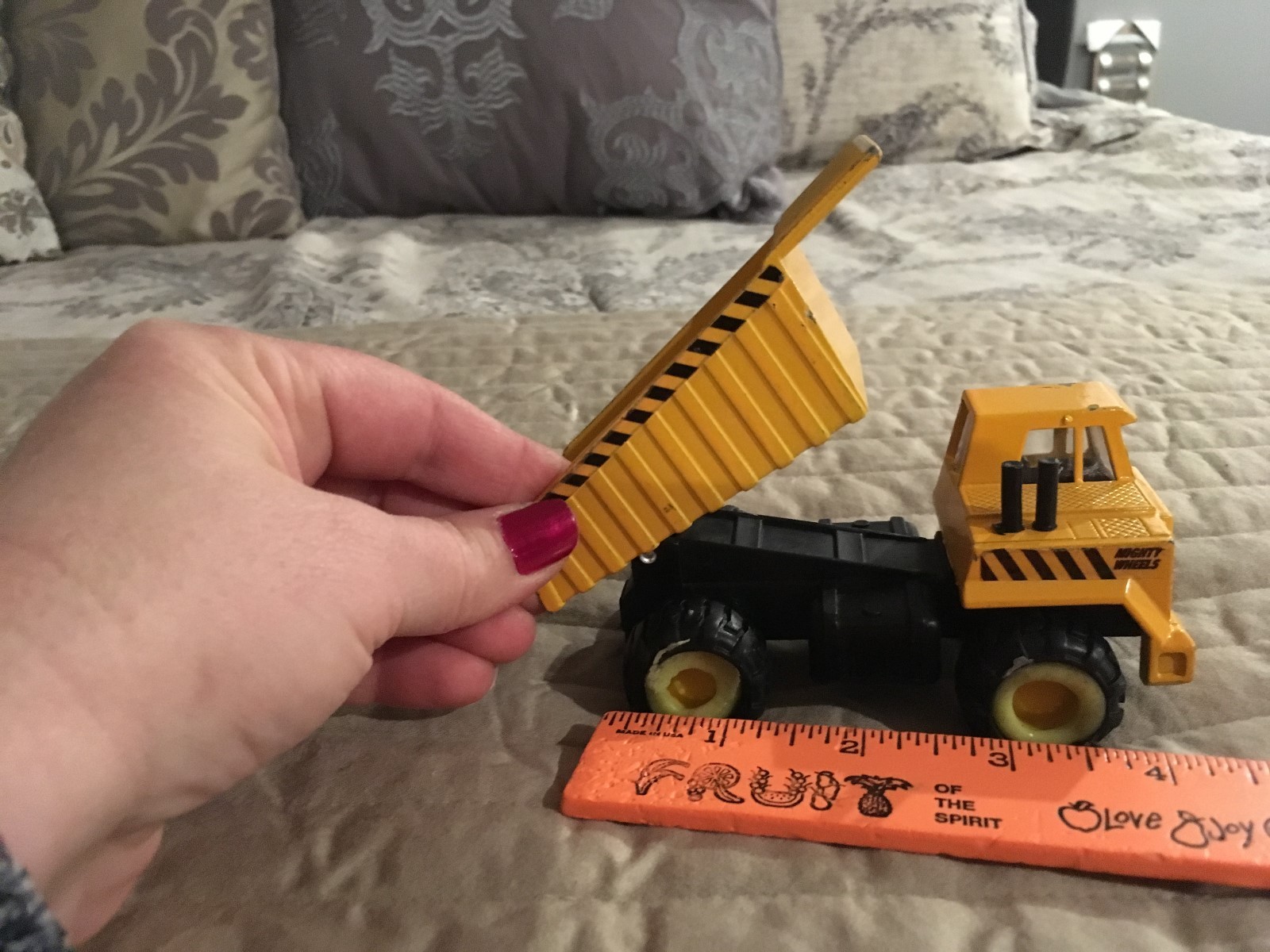 MIGHTY WHEELS DIECAST METAL YELLOW DUMP TRUCK 5 Inches