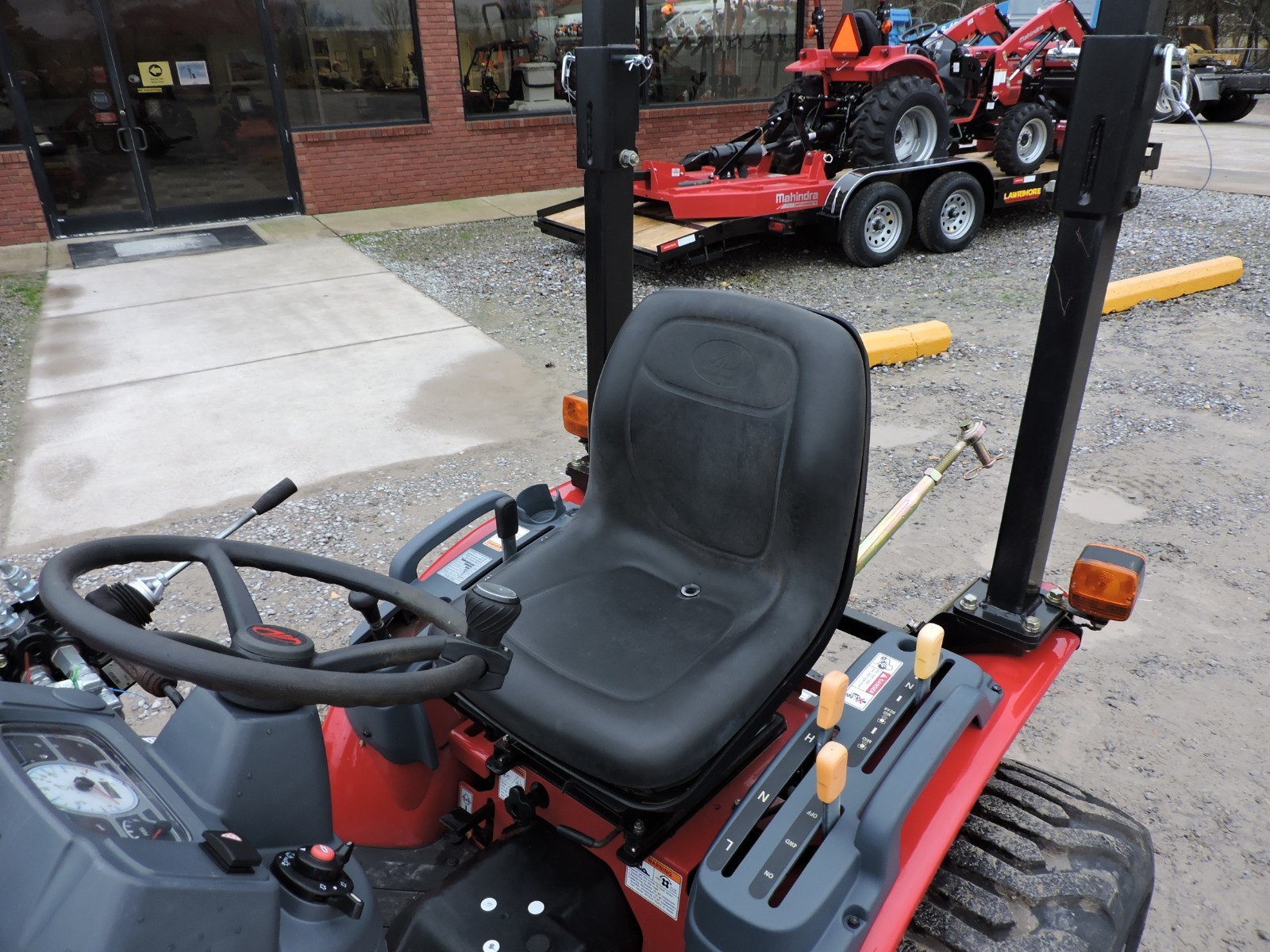 2016 MAHINDRA EMAX 22 4WD TRACTOR WITH LOADER!! - LOW HOURS - GOOD CONDITION!!