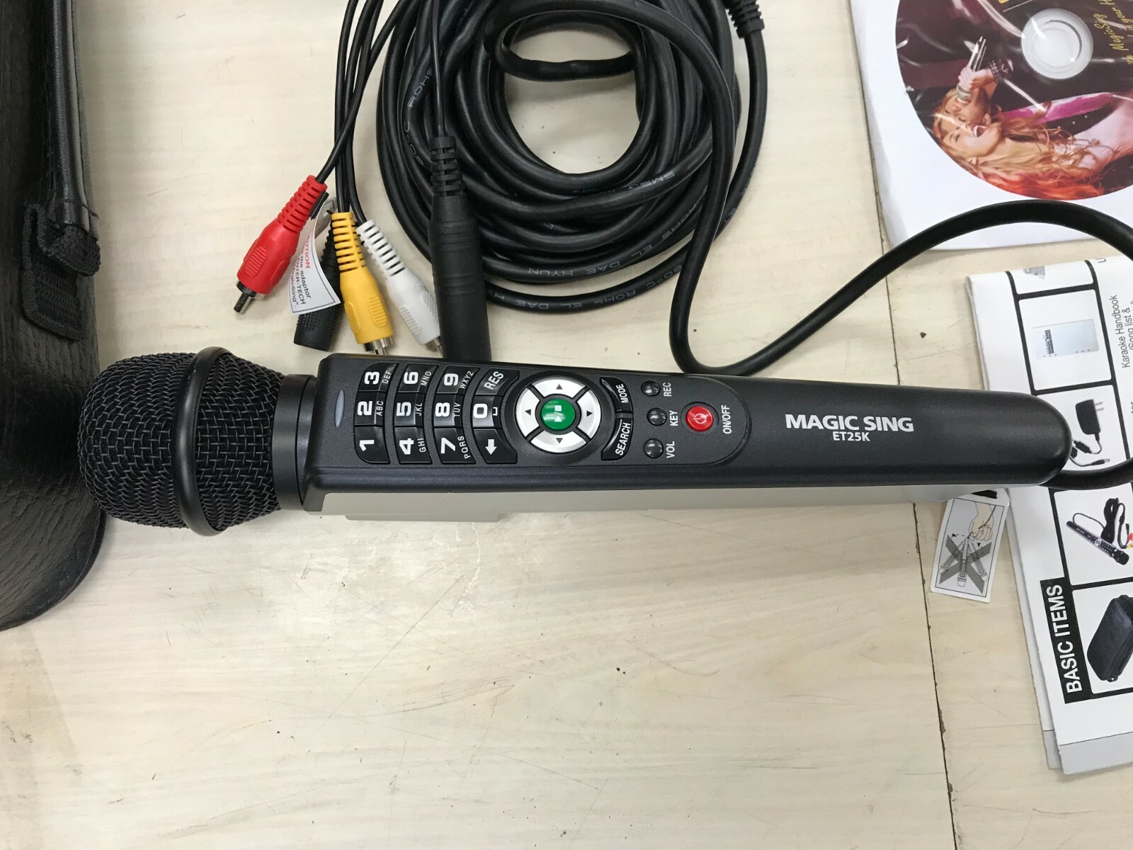 Magic Sing ET25K kareoke Microphone W/ Xtreme Magic Sing Mic, Case, manuals, CD