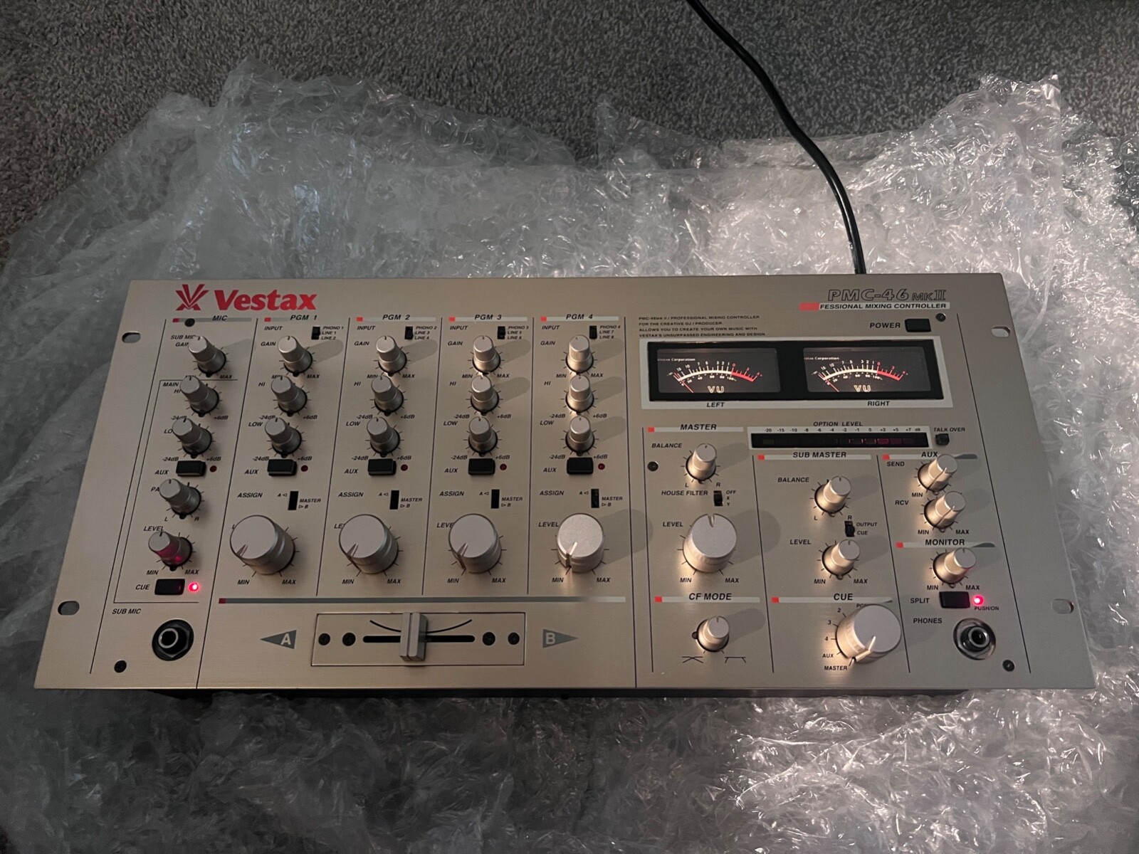 Vestax PMC 46 MKII RARE GOLD Analogue 4 channel knob Mixer Vestax PMC 46 MKII RARE GOLD Analogue 4 channel knob Mixer