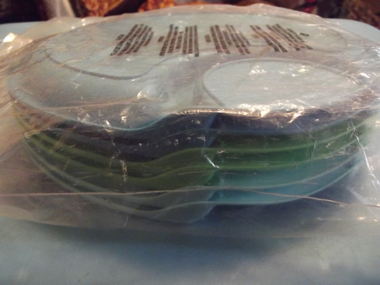 NEW Pampered Chef Outdoor Party plates, set of 6. Green, teal, light blue #2823