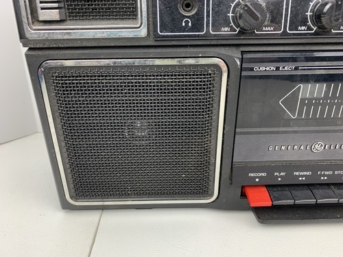 GENERAL ELECTRIC Vintage Cassette AM FM Radio Player Model 3-5452A Boombox GE