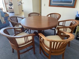 6 SEATER ROUND DINING TABLE AND CHAIRS | Dining Tables | Gumtree