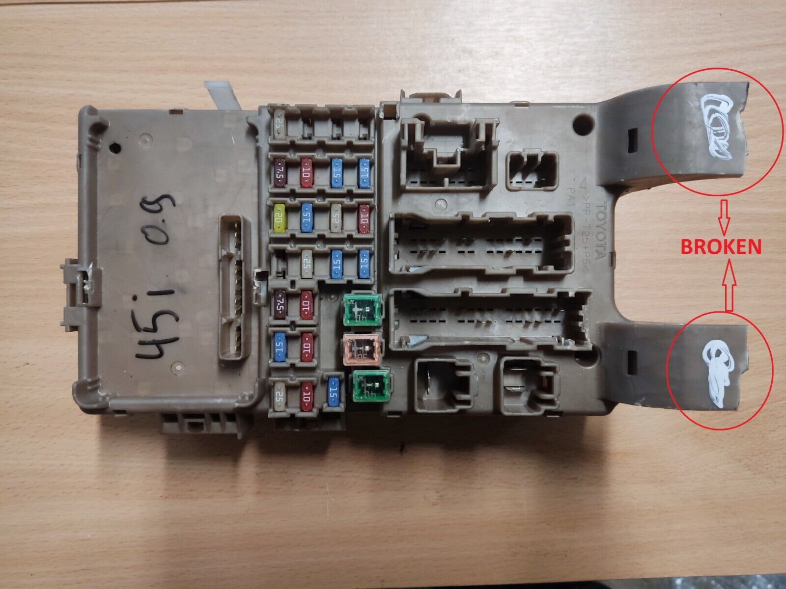Fuse box Toyota COROLLA 9 E12 diesel 0011 92 4K24 PP-T25+P5 Fuse box Toyota COROLLA 9 E12 diesel 0011 92 4K24 PP-T25+P5