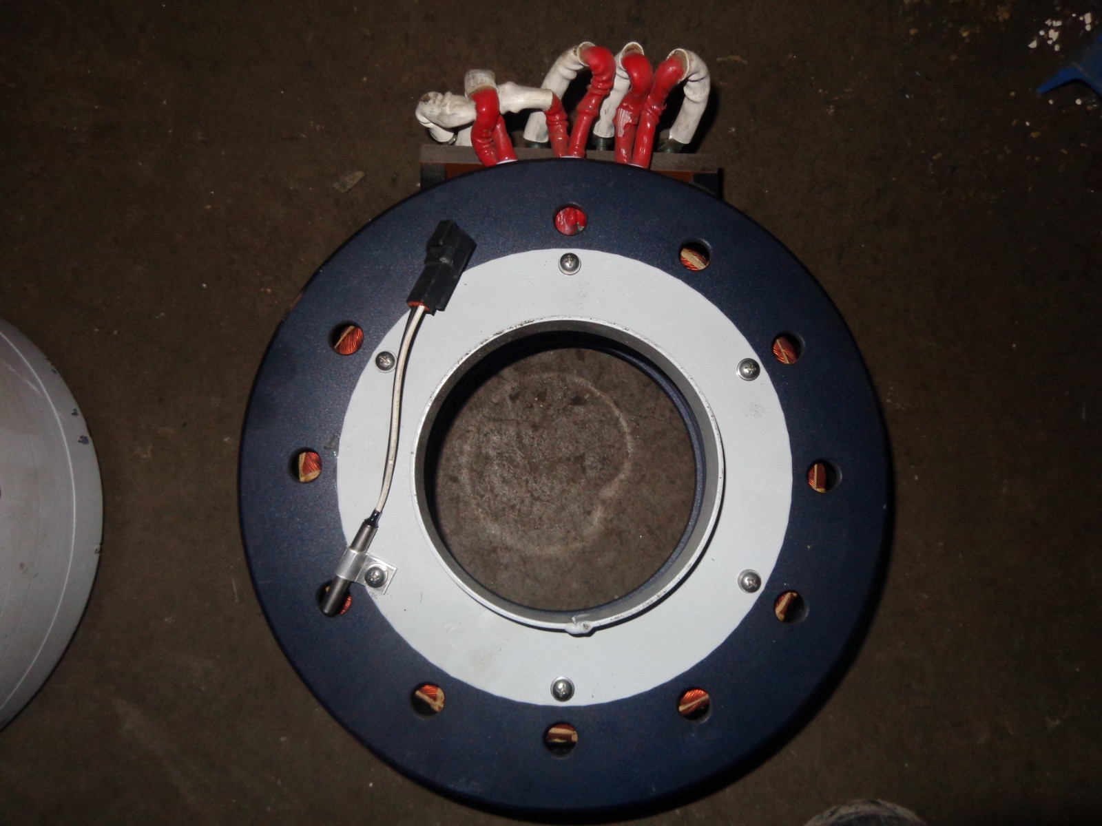 polar power 16-14-8220-1-52-1 48 vdc alternator  battery bank charging