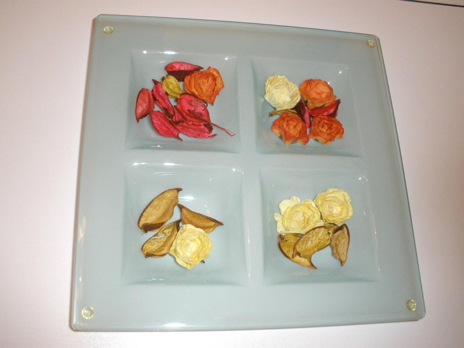 Dekoschale aus Glas mit Blumen, Glasteller, quadratisch