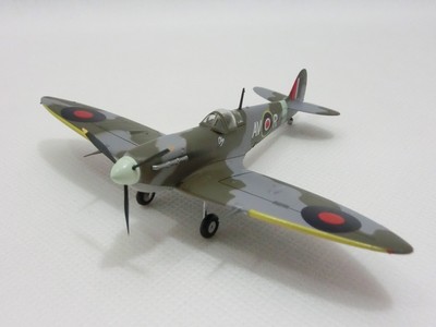 Easy Model 1/72 Supermarine Spitfire Mk.Vb 121 Eagle 37211 Figure Collection