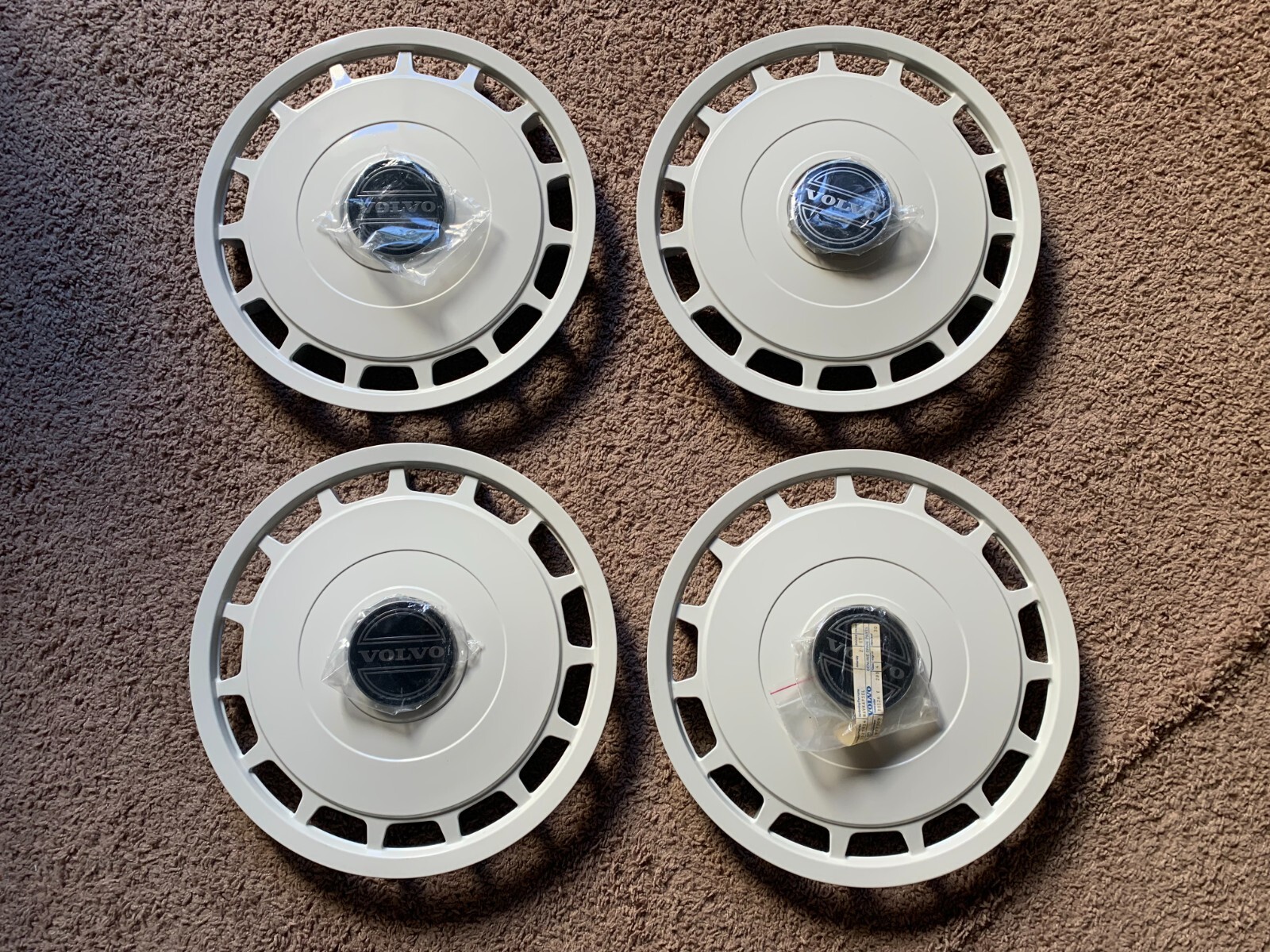 ●HUB / CALL UP THE WORLD 5 Hole Aluminum Hub Caps