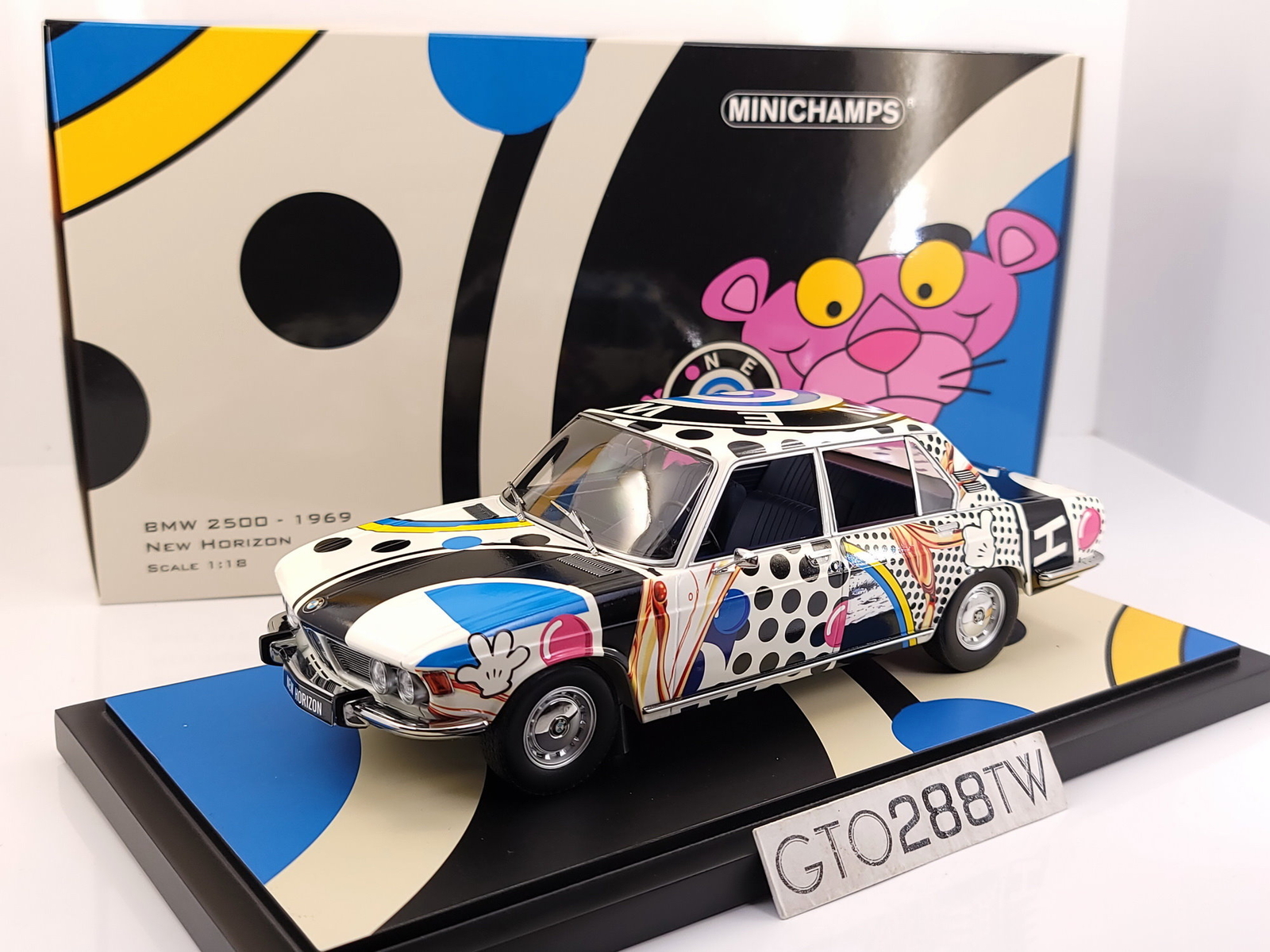 Minichamps 1:18 scale BMW 2500(E3) 1969 New Horizon Minichamps 1:18 scale BMW 2500(E3) 1969 New Horizon