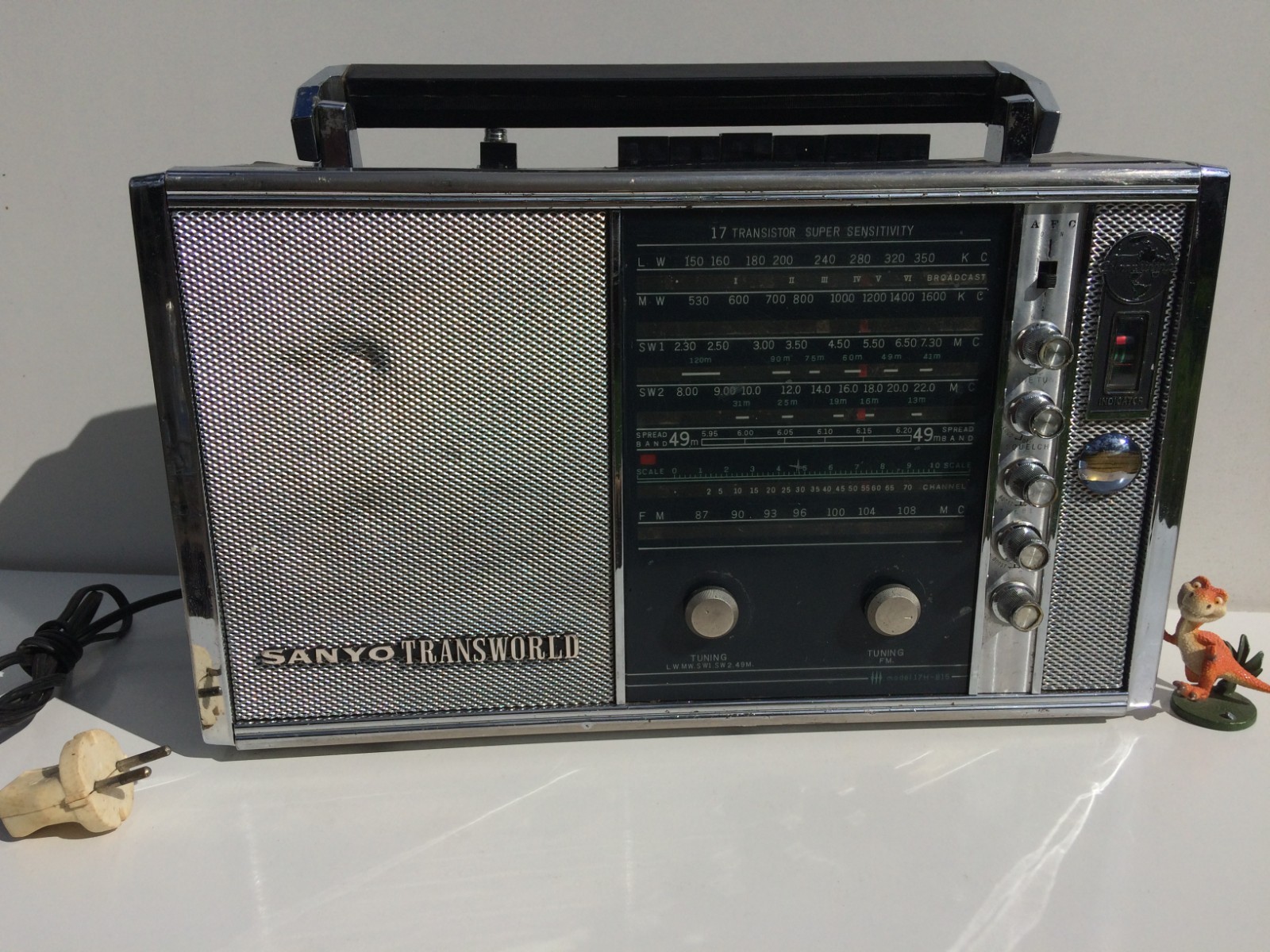 1966 Sanyo Transworld 17H-815 Radio Broadcast Receiver