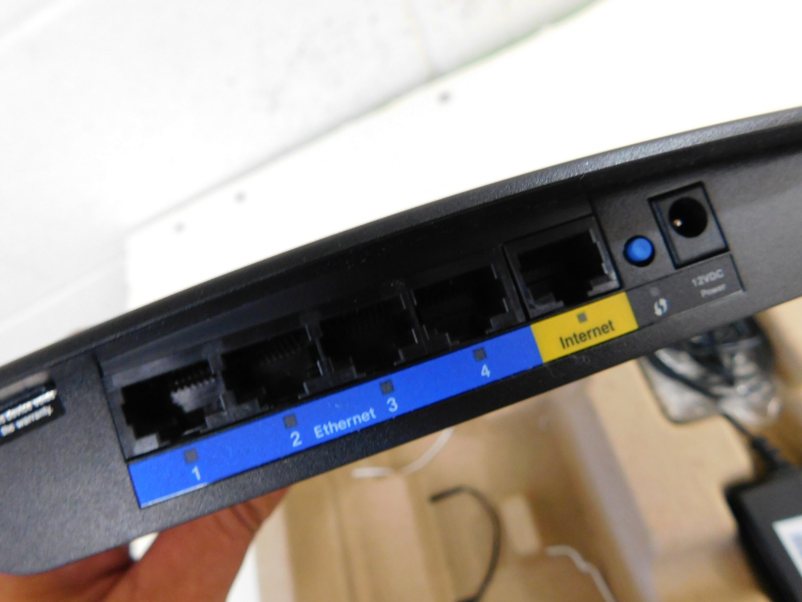 Linksys E1200 300 Mbps 4-Port 10/100 Wireless N Router VPN
