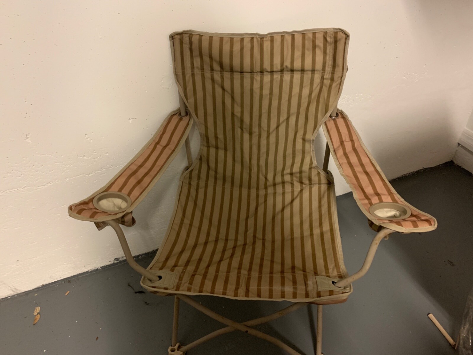 Relaxing outdoors chair set, beige pink stripes comes in bags for nice weather