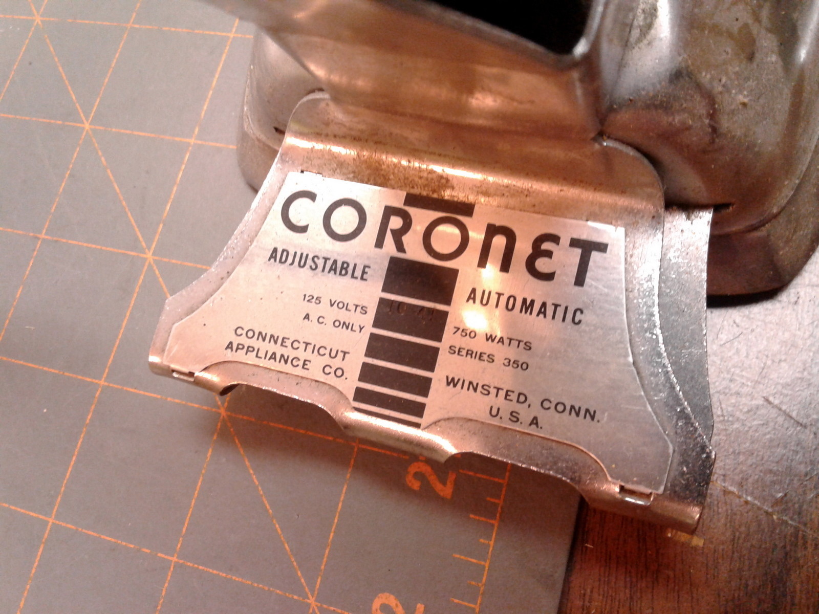 Coronet Electric Pressing Iron w Wood Handle In Sunbeam Iron Master Box Works