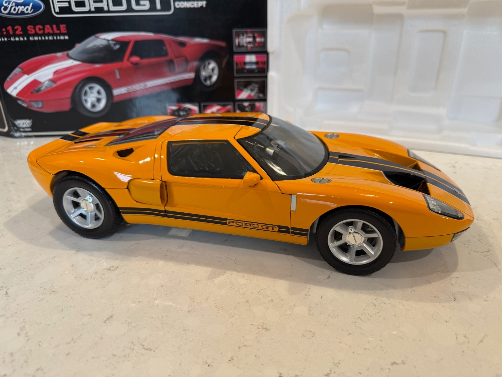自動車 MOTOR MAX Ford GT 1:12 1/12 Motormax Ford GT (Yellow) Diecast Car Model