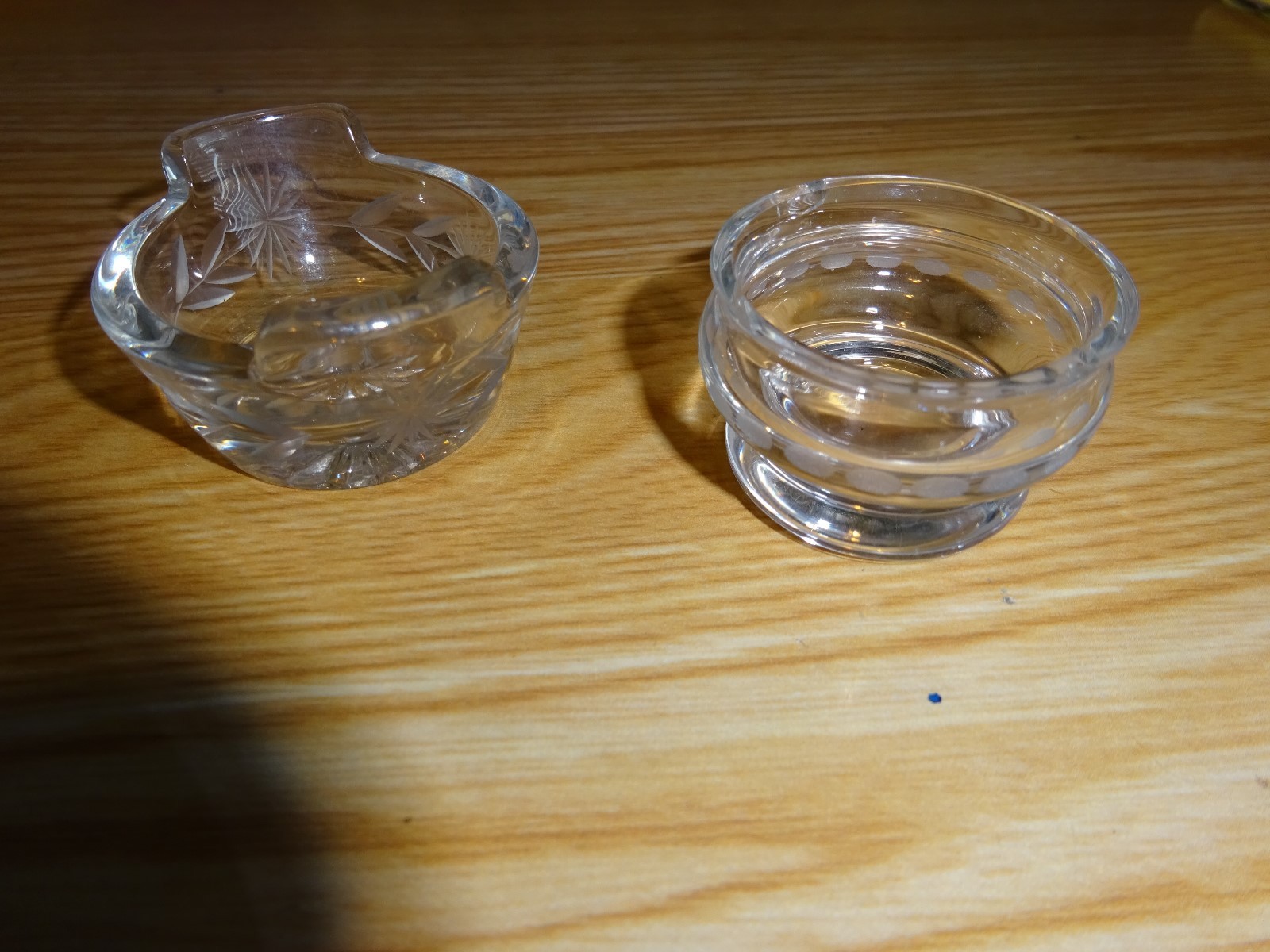 Lot of 2 vintage salt cellars, engraved bucket and bowl, 1