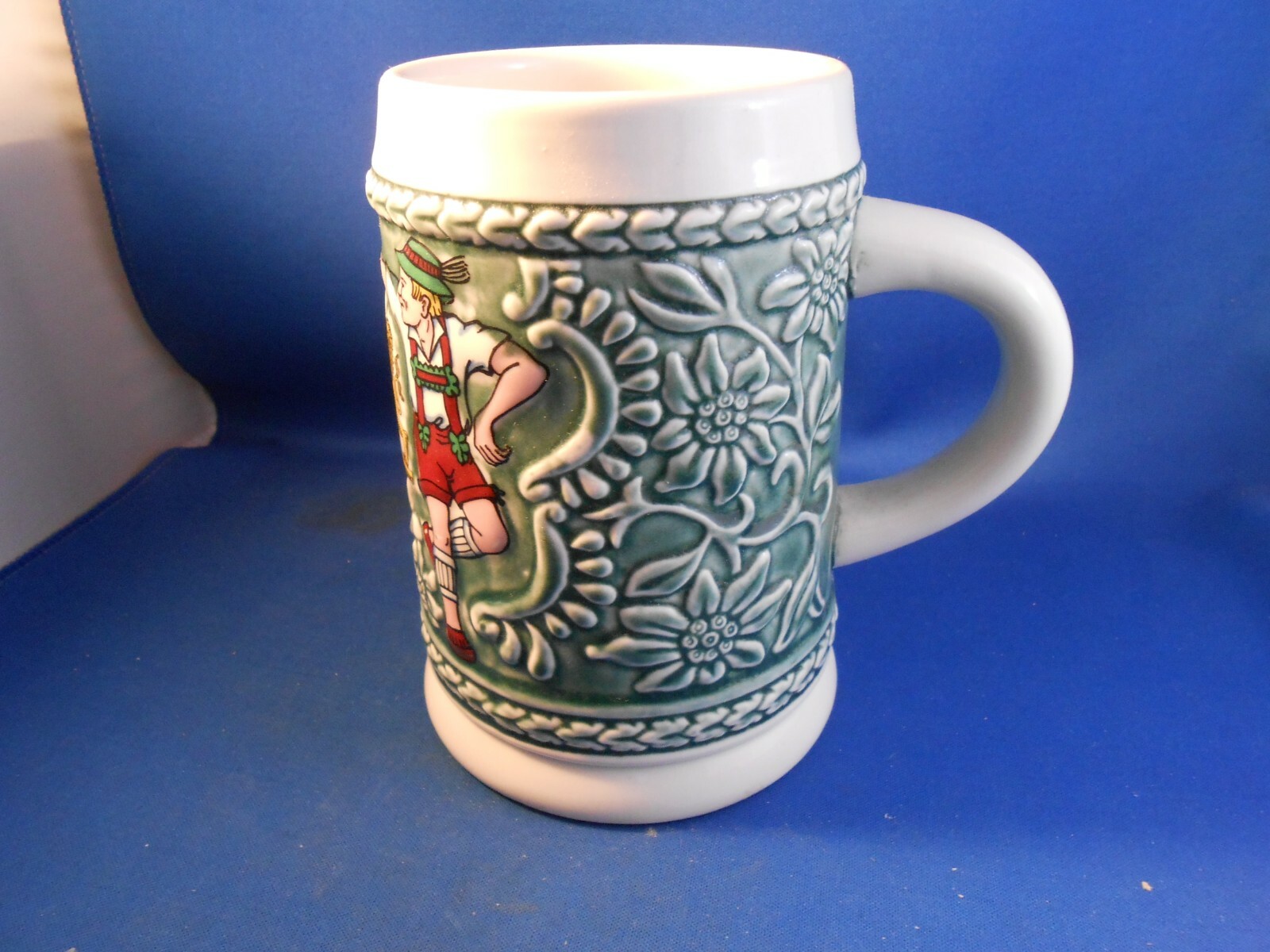 F.T.D.A. STEIN 1982 SHOWS A DANCING COUPLE STANDS ALMOST 6 INCHES NICE