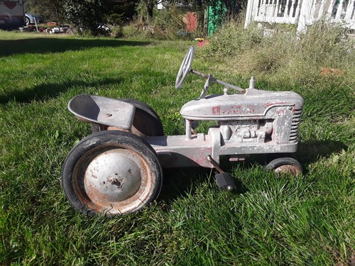 1949 ESKA open grill farmall H pedal tractor