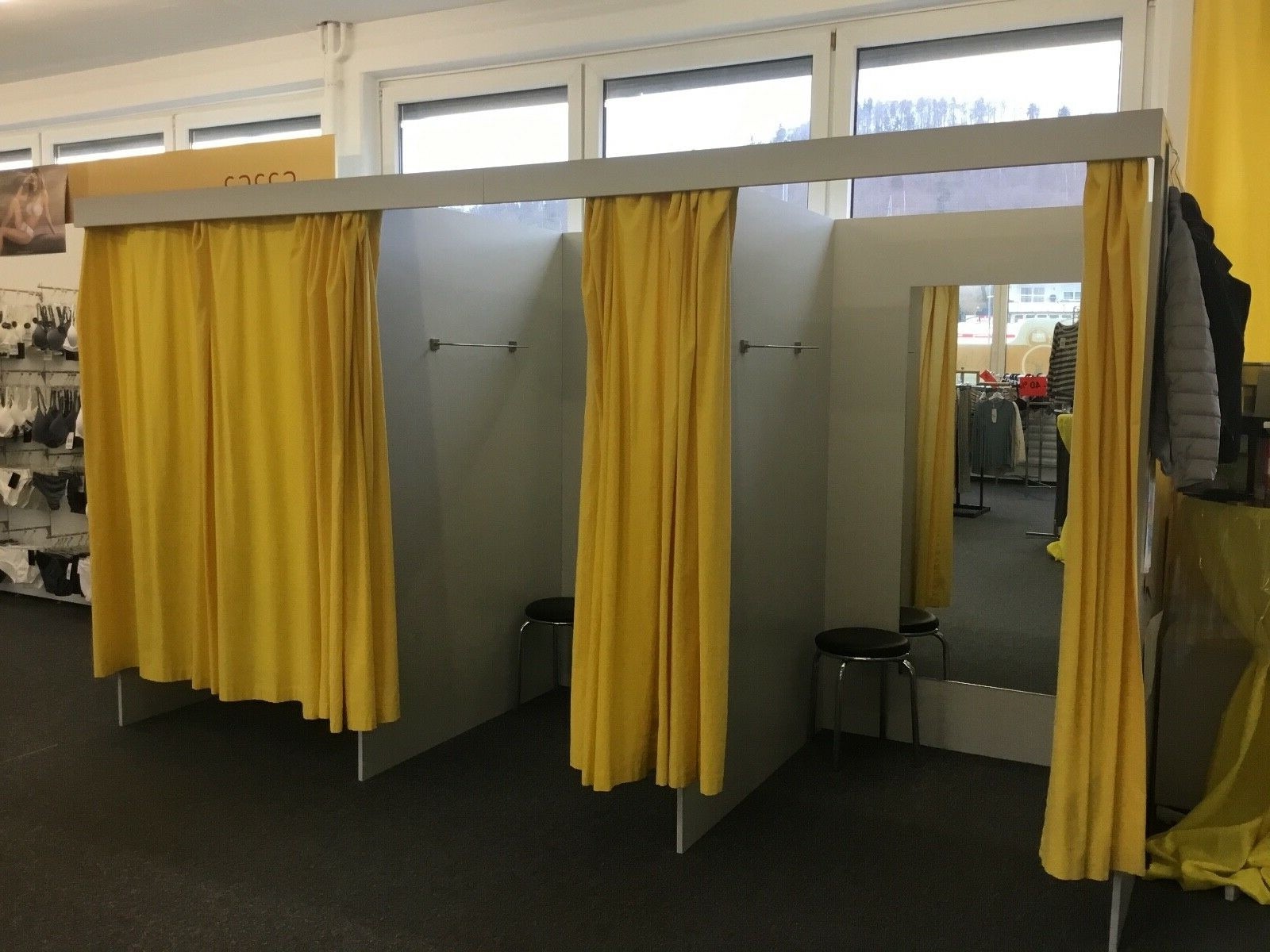 Freistehende Umkleidekabine Kleiderstaender
