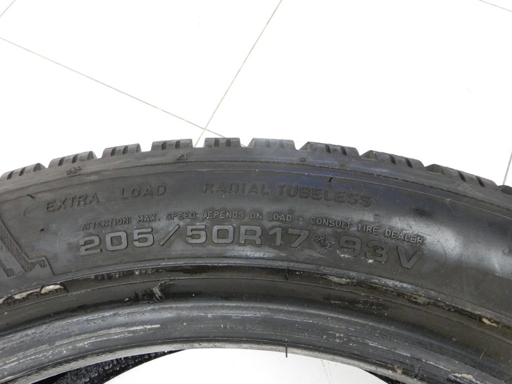 BMW 1er E88 125I 07-11 1x Reifen Winterreifen Dunlop 205/50R17 93V 6.4mm  - Bild 4
