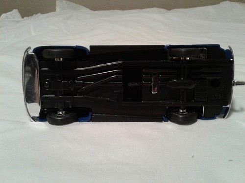 Classic Motorbooks 1951 GMC Panel Bank by Ertl