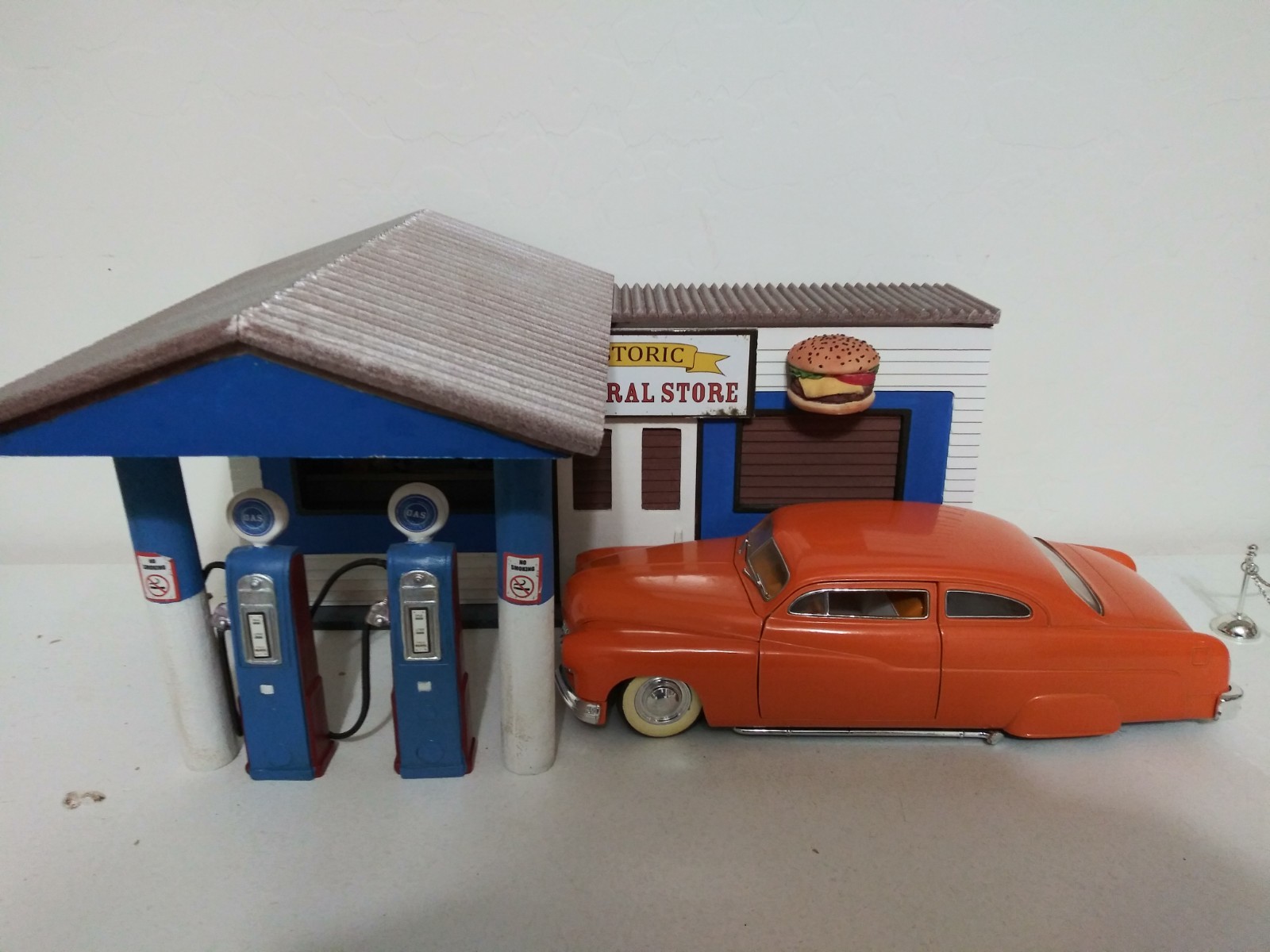 Gas Station Diorama American Diorama 1:18  or can be used with 1:24th figures