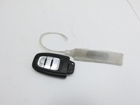 Audi A4 8K 07-11 Lim Funkschlüssel Fernbedienung Schlüssel 3 Tasten Audi A4 8K 07-11 08.06.2009 8T0959754D gebraucht Vorschau 1
