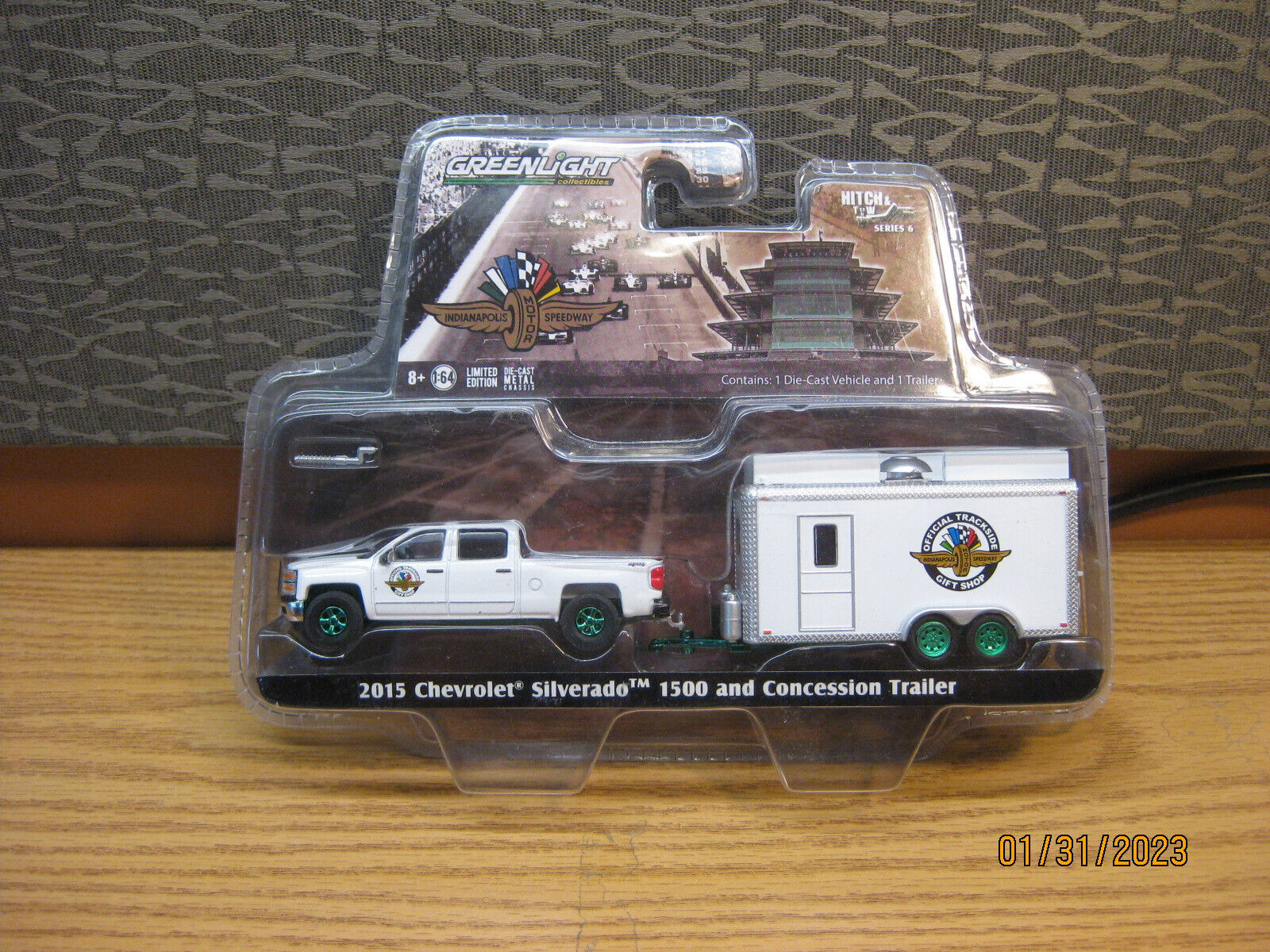 GREENLIGHT 1/64 GREEN MACHINE CHASE 2025 CHEVROLET SILVERADO GREENLIGHT 1/64 GREEN MACHINE CHASE 2025 CHEVROLET SILVERADO