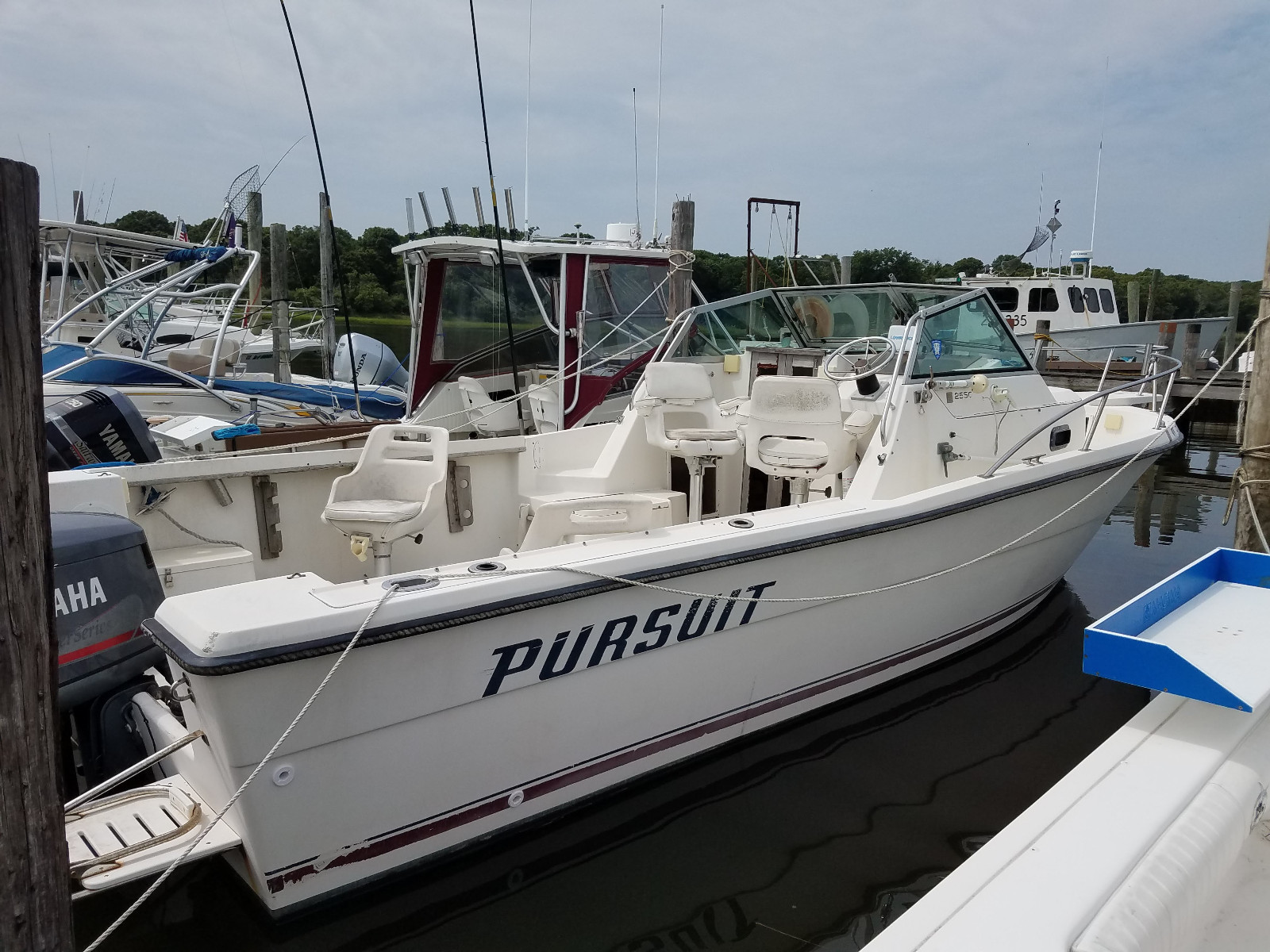 1989 Pursuit Cuddy Cabin Boat