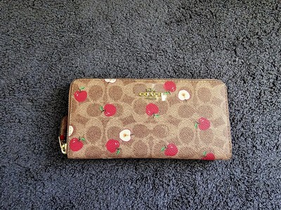 RARE -  NWOT COACH 86093 Accordion  Zip Wallet Black with Scattered Apple Print