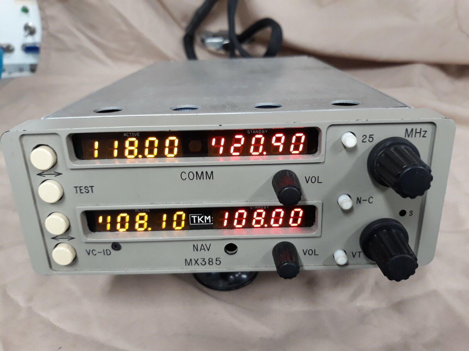 TKM 28 V MX 385 nav/com, ARC 385 series radios slide in TKM 28 V MX 385 nav/com, ARC 385 series radios slide in