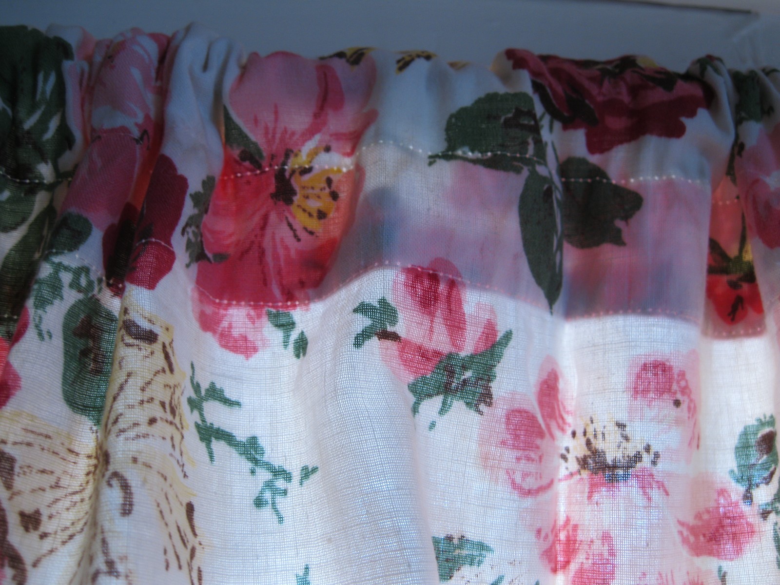 VINTAGE FLORAL CURTAIN PINK ROSES LINED- FABRIC OR USE-1 PANEL