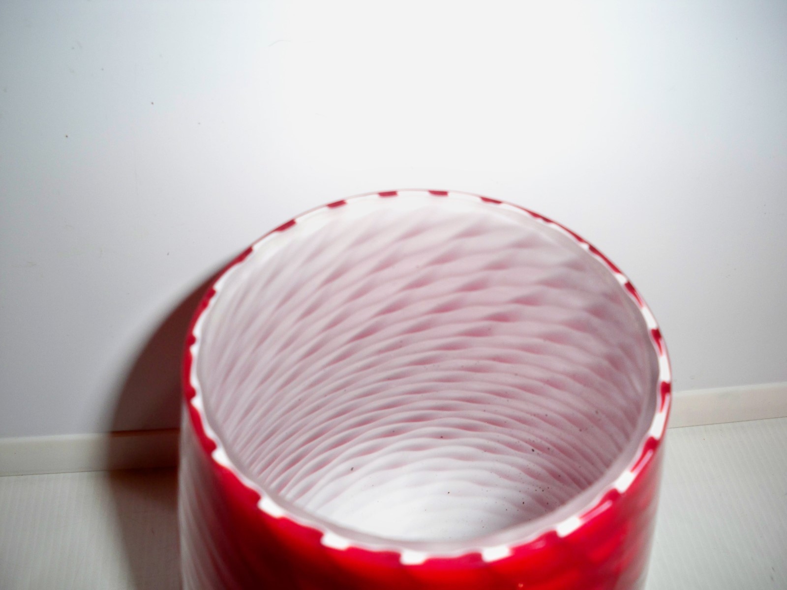 RED CASE GLASS LAMP GLOBE SHADE SWIRL PATTERN