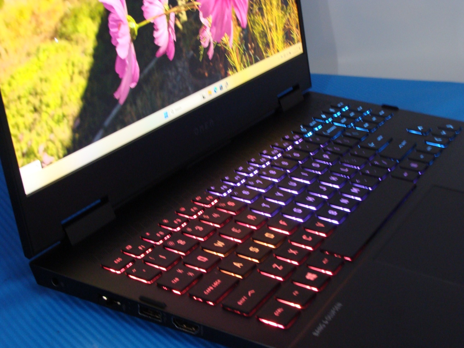 HP Omen 15-ek1013dx 15.6" FHD 300Hz i7-10750H 16GB 512GB RTX 3070 Win 11 - Thumbnail 3