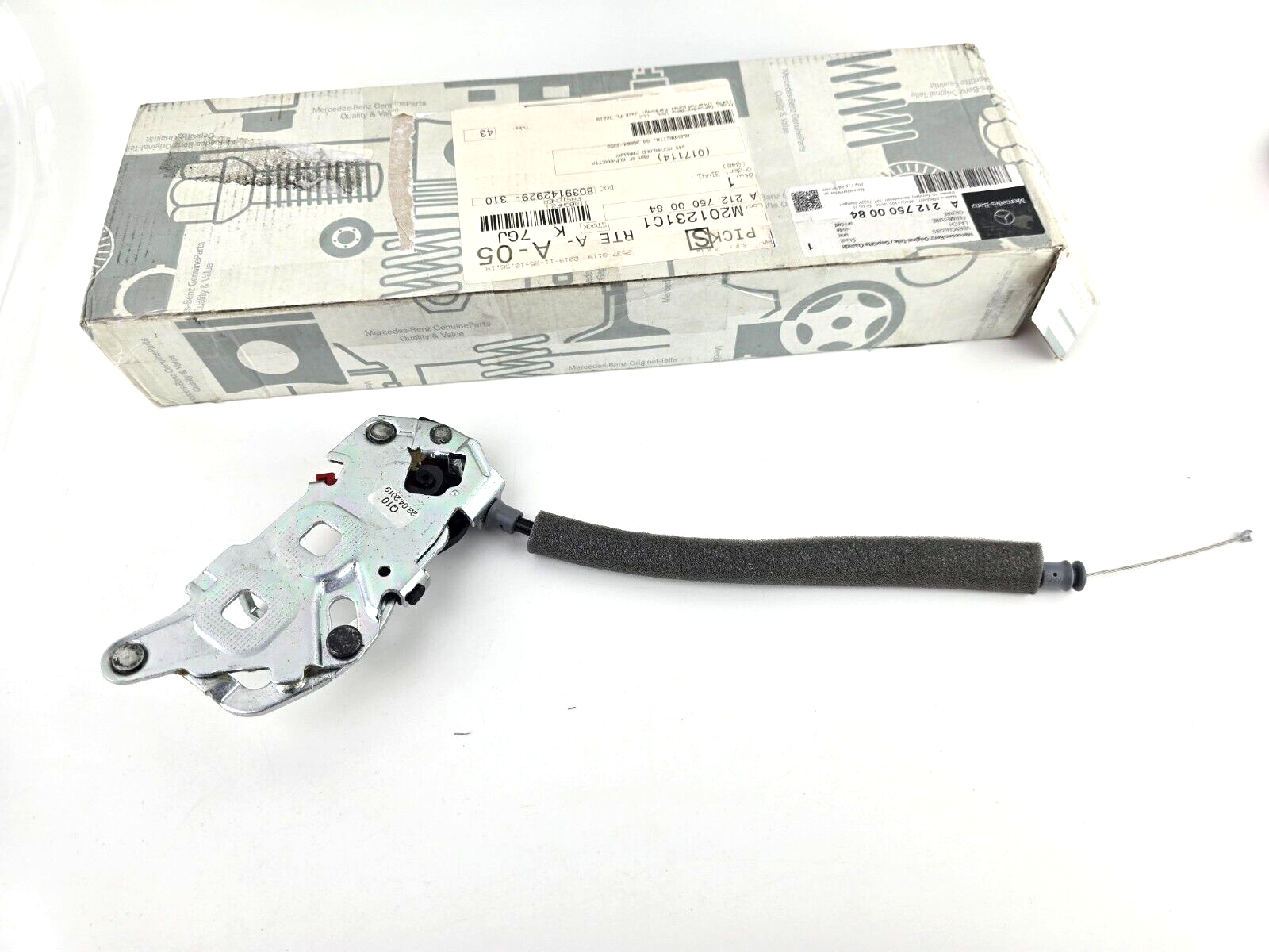 Genuine Mercedes Benz Deck Lid Latch Actuator 2127500084 W212 W213